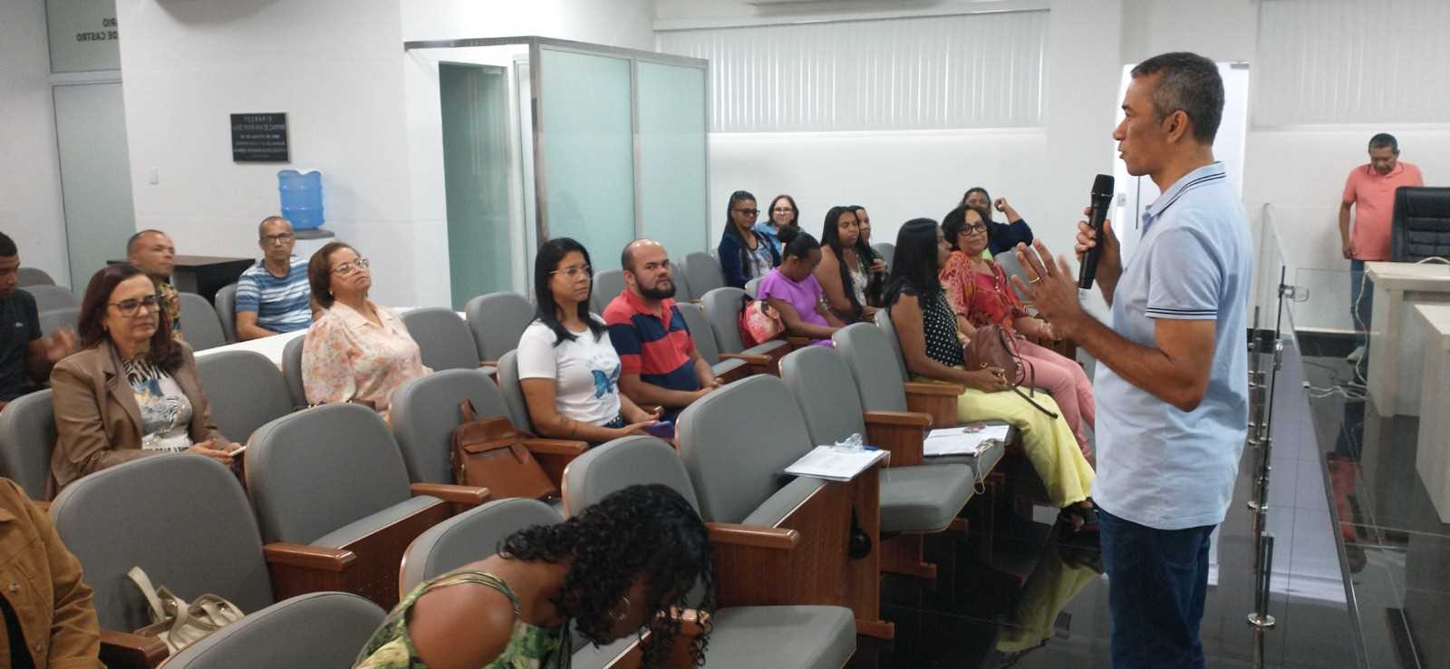 Camacã: Prefeito Paulo do Gás dá posse ao novo Conselho Municipal de Educação